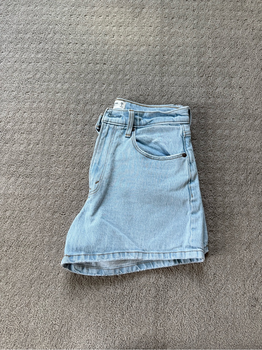 A&F 4” Mom Short